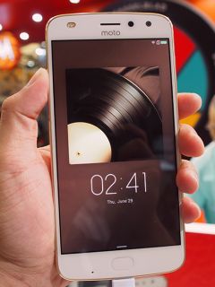 MWC Shanghai: Hands-on with the Moto Z2 Play and its two new Moto Mods